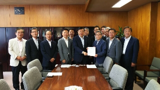 磯崎陽輔農林水産副大臣に要請