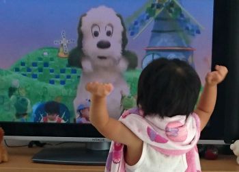 テレビにあわせて万歳!