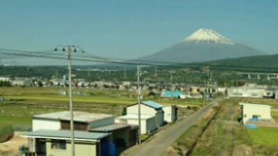 富士山は雪化粧
