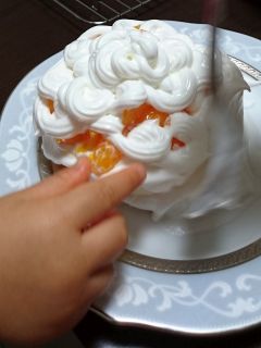 ケーキをつまみ食い