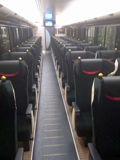 プレミアムカー車内