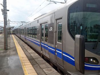 普通列車は6両!