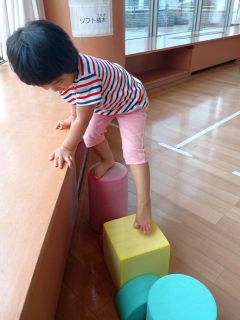 児童館で遊ぶ