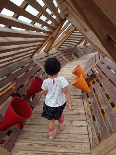 外の遊具は大きくて楽しい