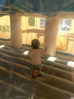 ふわふわで遊びます