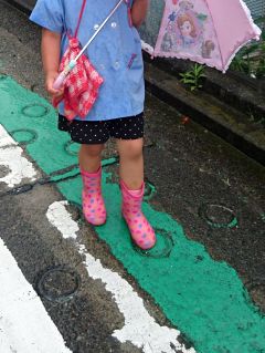 雨だけど徒歩通園