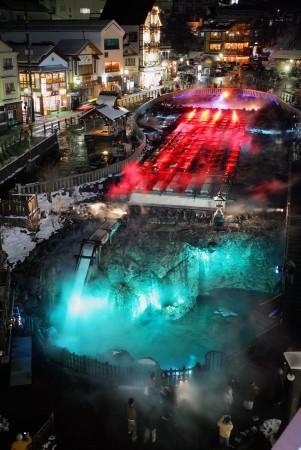 草津温泉、湯畑のライトアップ