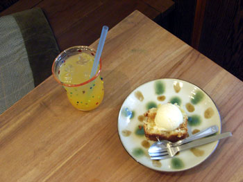 パインとココナツのケーキ