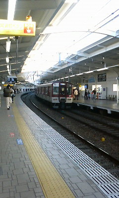 西九条駅に近鉄車両
