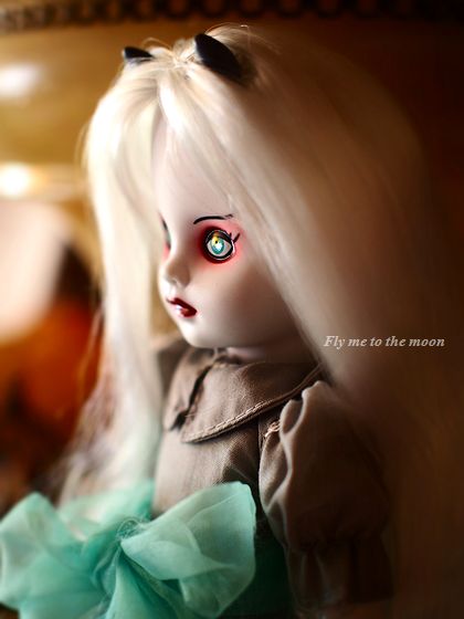 Living Dead Dolls XEZBETH 1 | Fly Me To The Moon