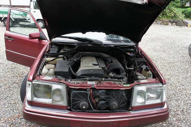 Mercedes-Benz ベンツ W124 ボンネットインシュレーター E220