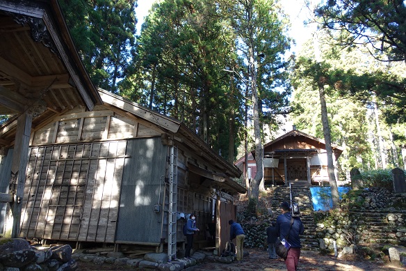 人気特価激安 飛騨高山 東山白山神社 空 思惟菩薩像 木彫風 レプリカ