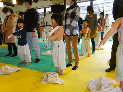 昭和の少女乾布摩擦 