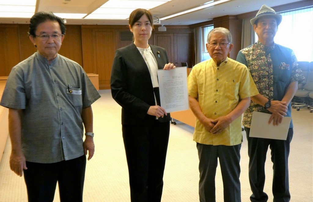Amazon.co.jp: 『雲山万里 南方軍幹部候補生隊の活動と戦後五十