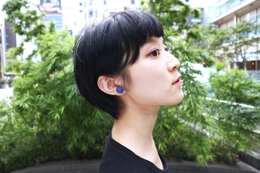 【JULICA ジュリカ】スワロフスキークリスタルが1粒1粒手作業でセッティングされたイヤリング「マイボンボン2」