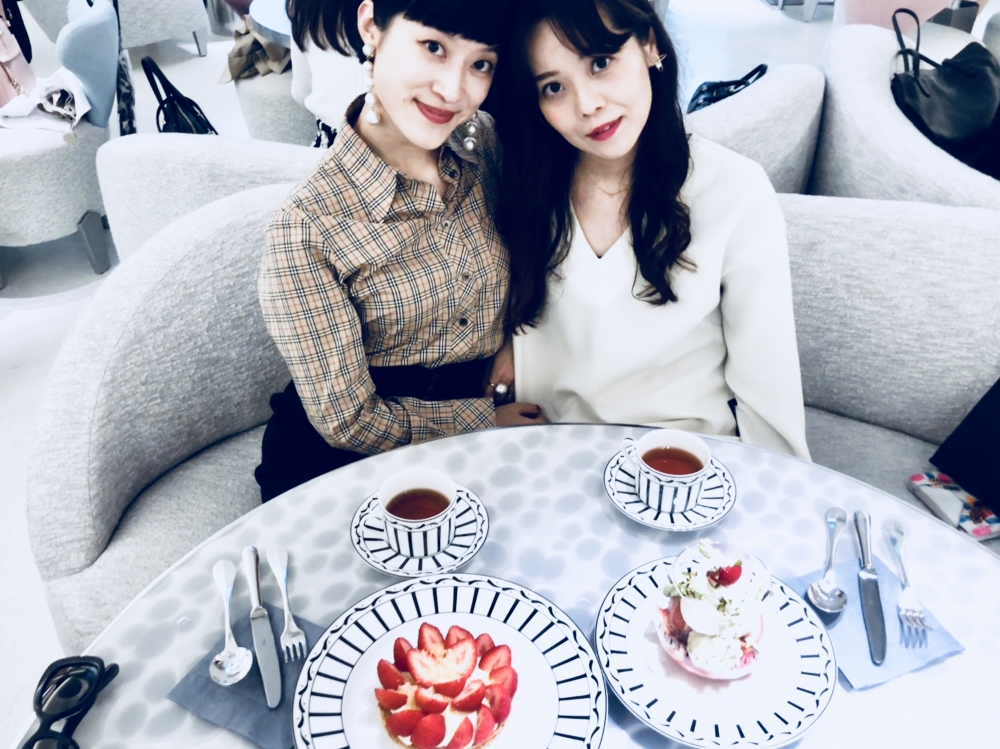 【JULICA ジュリカ】ジュエリーデザイナーゆり香のジュエリーとイヤリングのファッションコーデや大好きな銀座を紹介するブログです。今日はGINZASIXにあるDior cafeをご紹介。