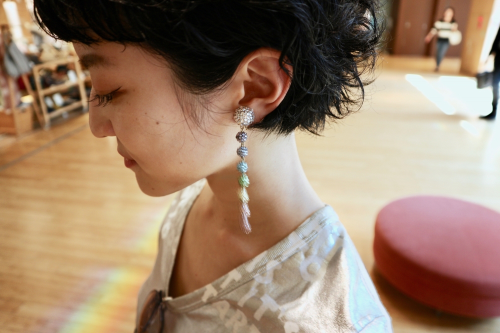 【JULICA ジュリカ】ジュエリーデザイナーゆり香のジュエリーとイヤリングのファッションコーデや大好きな銀座を紹介するブログです。レインボンボンをつけて、六本木エルカフェでランチ♡