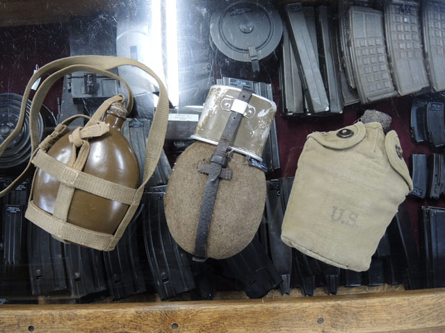 【レア】旧日本軍の水筒【昭和18年出征】 710nVJ1iy3L._UF350,350_QL50_.jpg