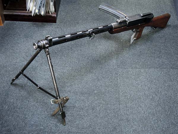 装飾銃　LMG25 スイス陸軍用機関銃 実際にやってみました! Lmg25 スリング再び | Chicago Blog