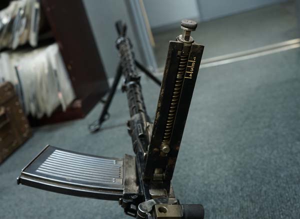 ハイダー付きは銃身が長く見えてカッコイイ！ MG13 軽機関銃