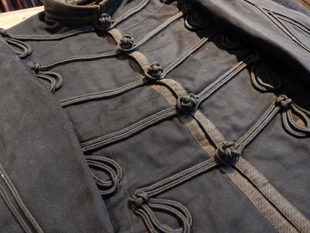 旅順港は見えるか！～「明治十九年制・日本陸軍中尉肋骨服上衣」（前編