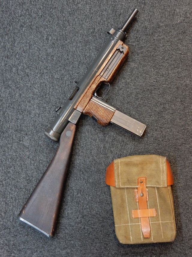 革とキャンバスが良い味出してます～Vz.24/26マガジン・パウチ