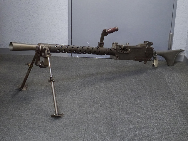 長くて、重い銃 hq720.jpg?sqp=-