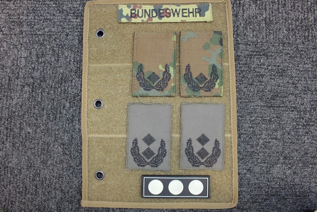 ドイツ連邦軍　フィールドパーカー　中尉階級章付 ドイツ連邦軍 フィールドパーカー 中尉階級章付 1993年製ドイツ
