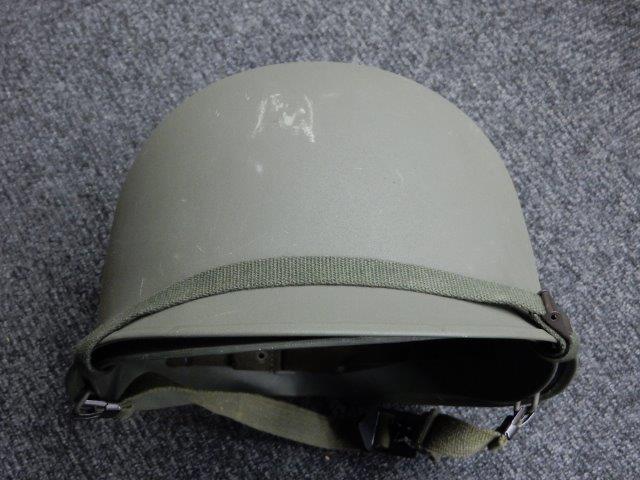 現在ヤフオクに【オーストリア軍ヘルメット (アメリカ軍M1型)】 2点