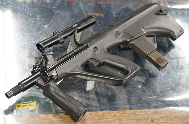 サブマシンガン ブラック フォアグリップ付き TOKYO MARUI 東京マルイ ショートフォアグリップ（ブラック） No