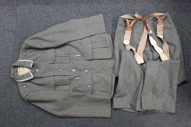 現在ヤフオクにドイツ軍複製軍服や1/6アクションフィギュアを