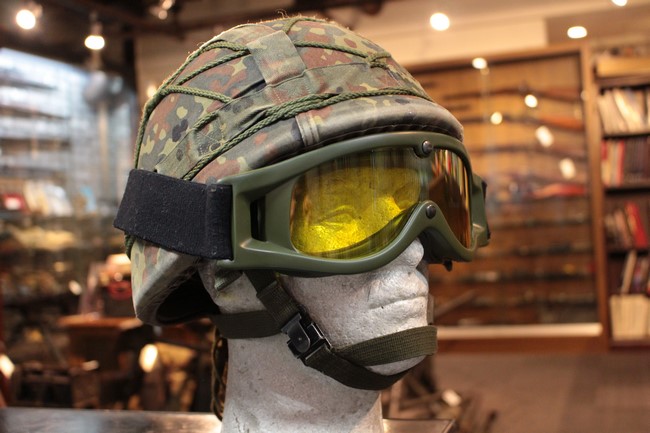 ドイツ連邦軍　ヘルメット　多分本物だと思うんですよう ドイツ連邦軍 ヘルメット 多分本物だと思うんですよう