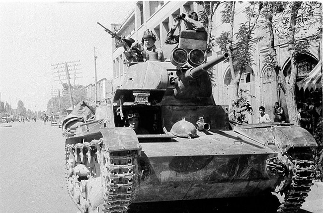 1980年代 イラン軍/イラク軍野戦パルカ 号 実物中古 ベージュ サイズ48 1980年代 イラン軍/イラク軍野戦パルカ 号 実物中古 ベージュ