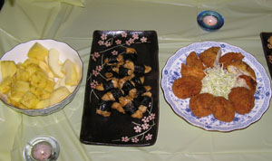 チキンチーズカツにチキンの磯辺揚げとフルーツ