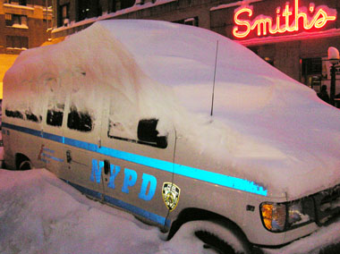 2.12大雪NYPD埋もれてます