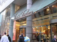 ブルックス・ブラザーズお店前2006