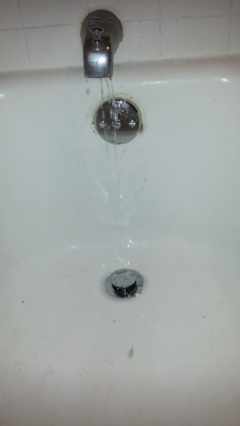 ハワイ お風呂 水漏れ