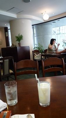 952 パラソル 店内