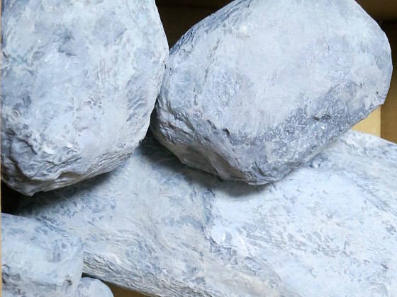 賽の河原 2 発泡スチロールでつくるリアルな石 | 瞳に四角い鰯雲