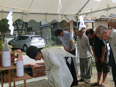 20120818002