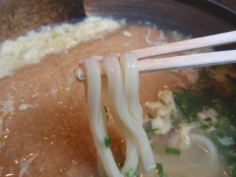 きつねうどんのたまごとじ麺アップ