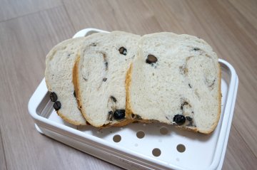 白あん入り黒豆パン