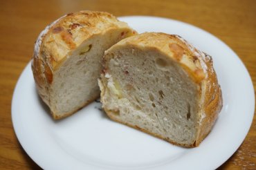 ベーコンとチーズのパン
