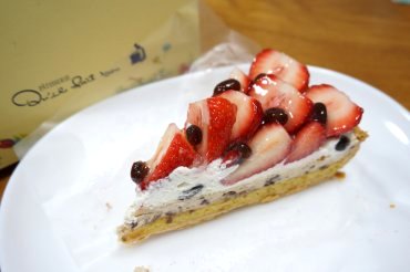 イチゴと小豆クリームのタルト 白ごまの香り