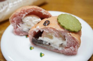 苺の大福パン