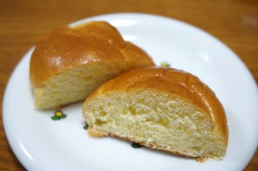 国産小麦のコーンパン