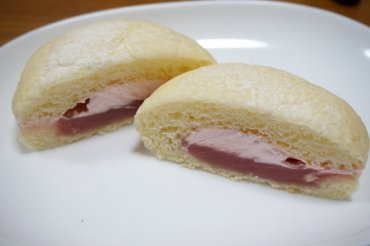 大福みたいなホイップあんぱん あまおう苺