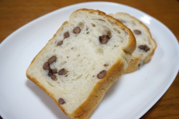大納言小豆ともち麦のパン