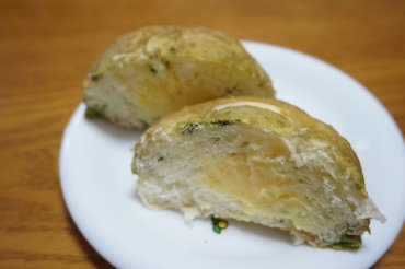 小松菜クリームパン