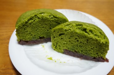 抹茶蒸しパン粒餡入り